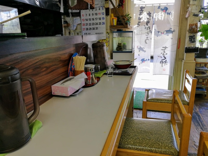 04カウンター席1