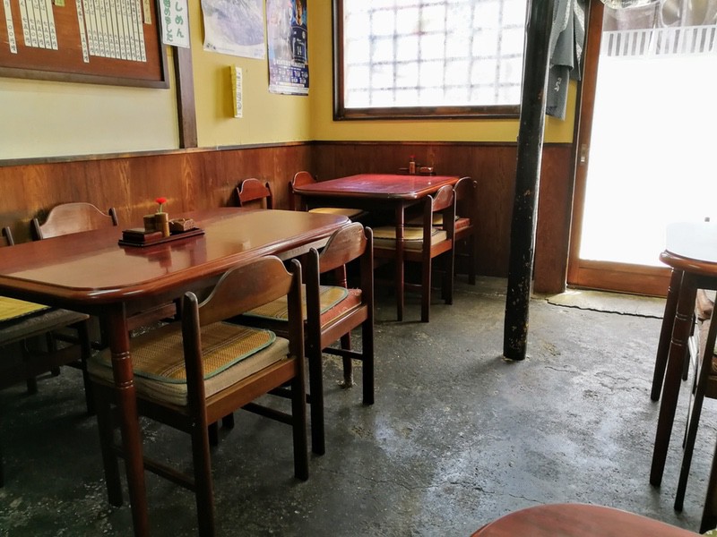03テーブル席.jpg 03テーブル席