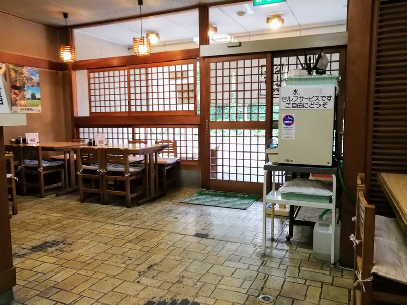 03テーブル席.jpg 03テーブル席