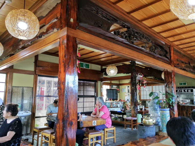 09テーブル席.jpg 09テーブル席