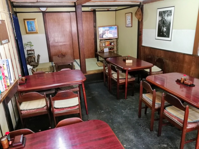 02テーブル席.jpg 02テーブル席