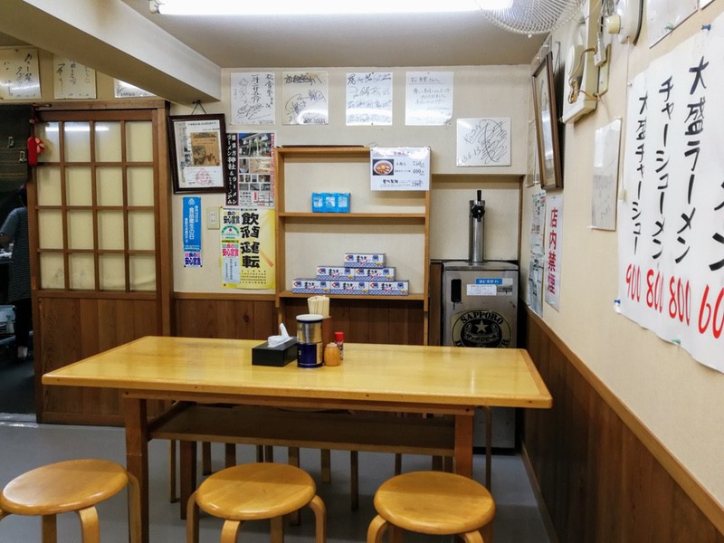 02テーブル席