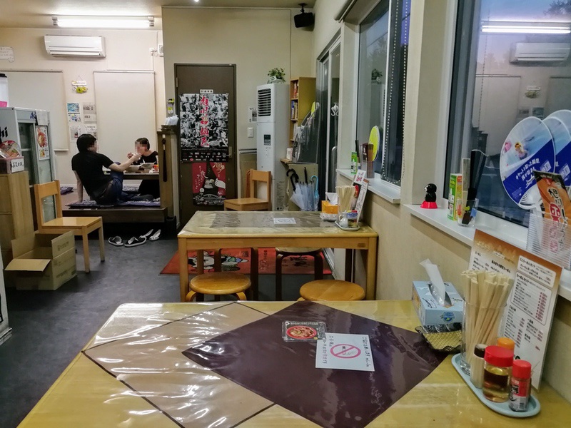 02テーブル席.jpg 02テーブル席