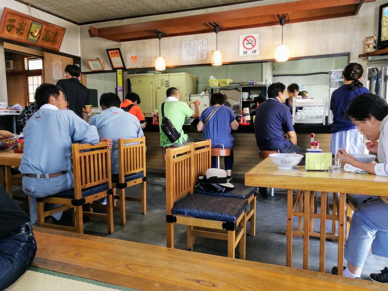 04テーブル席.jpg 04テーブル席