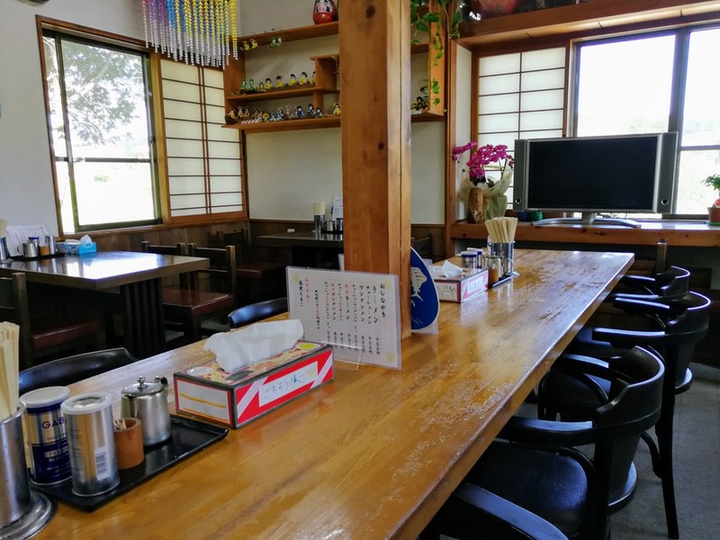 04テーブル席.jpg 04テーブル席