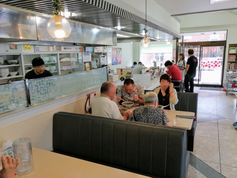 04テーブル席.jpg 04テーブル席