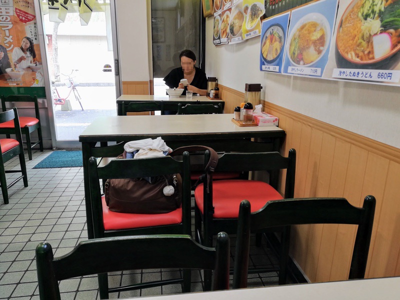 06テーブル席.jpg 06テーブル席