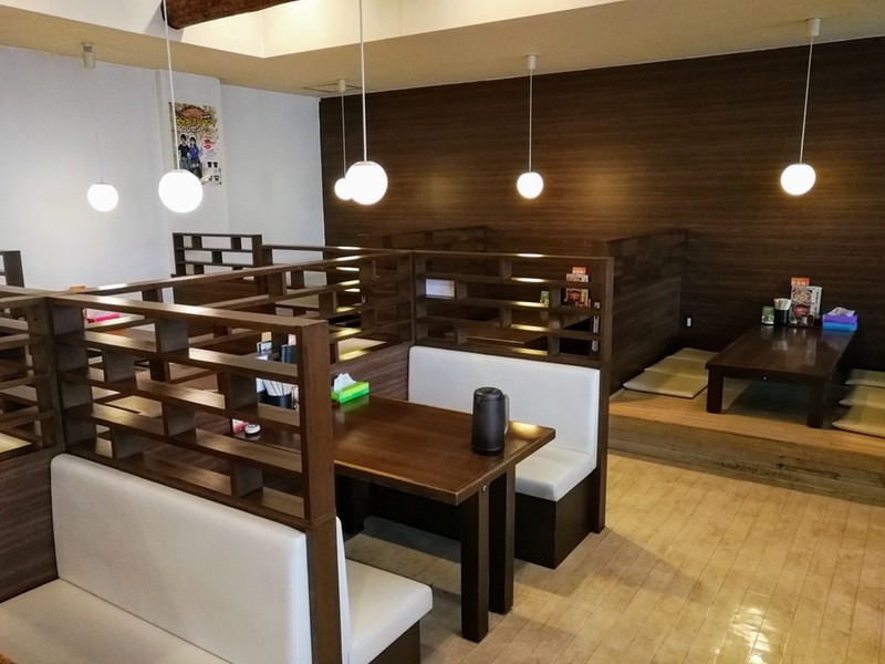 06テーブル席.jpg 06テーブル席