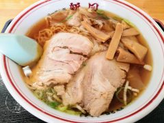 新月−ワンタンメン