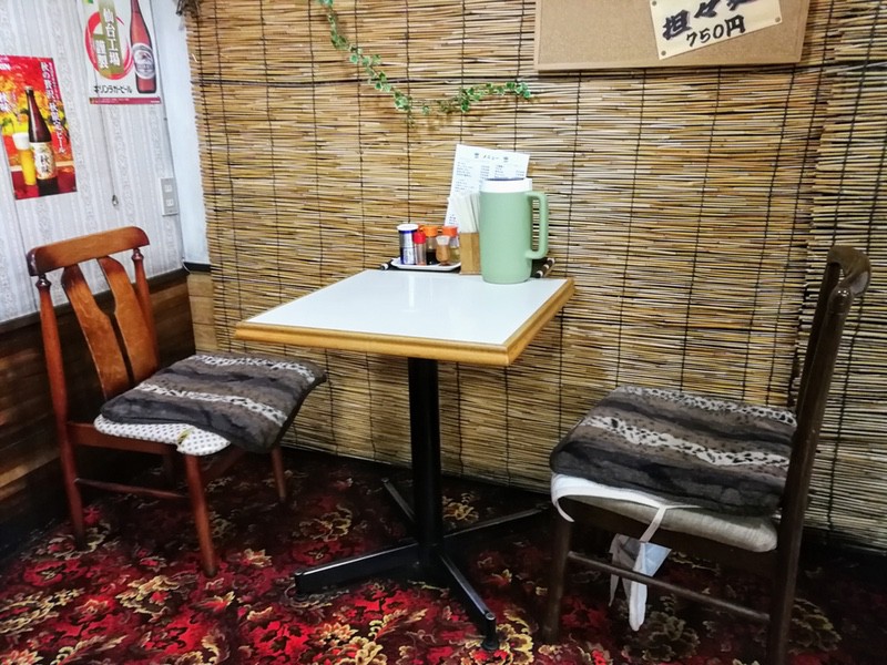 08テーブル席.jpg 08テーブル席