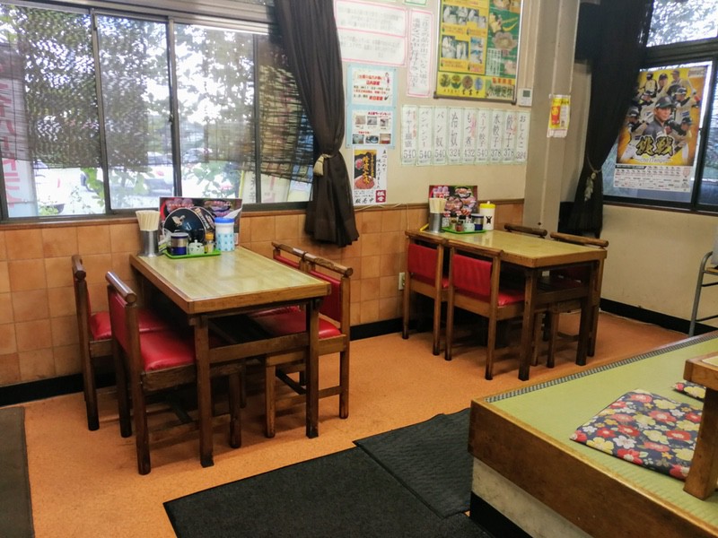 05テーブル席.jpg 05テーブル席