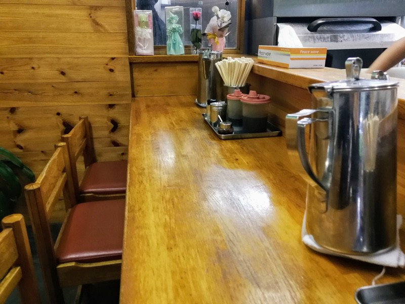 04カウンター席.jpg 04カウンター席