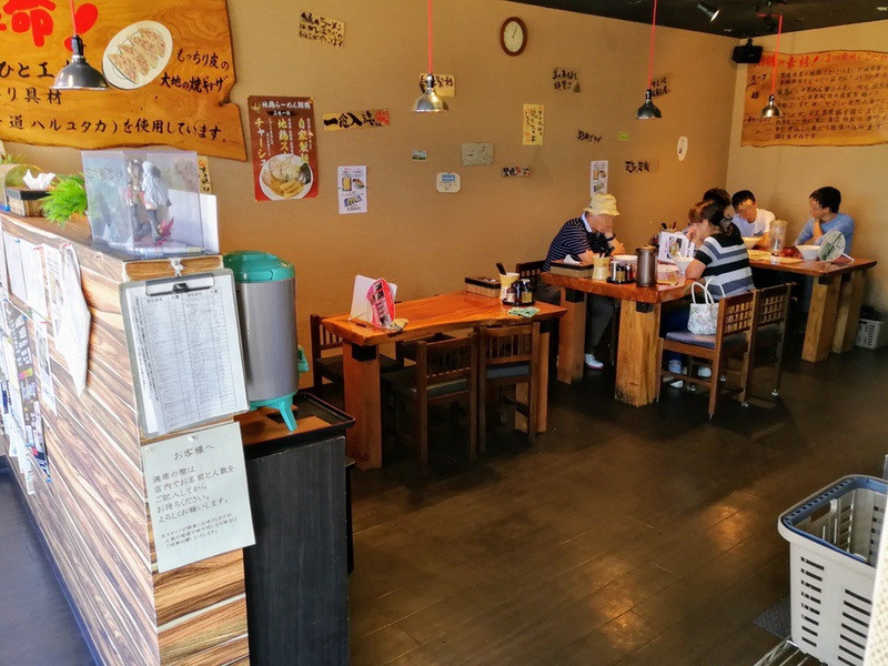 05テーブル席.jpg 05テーブル席