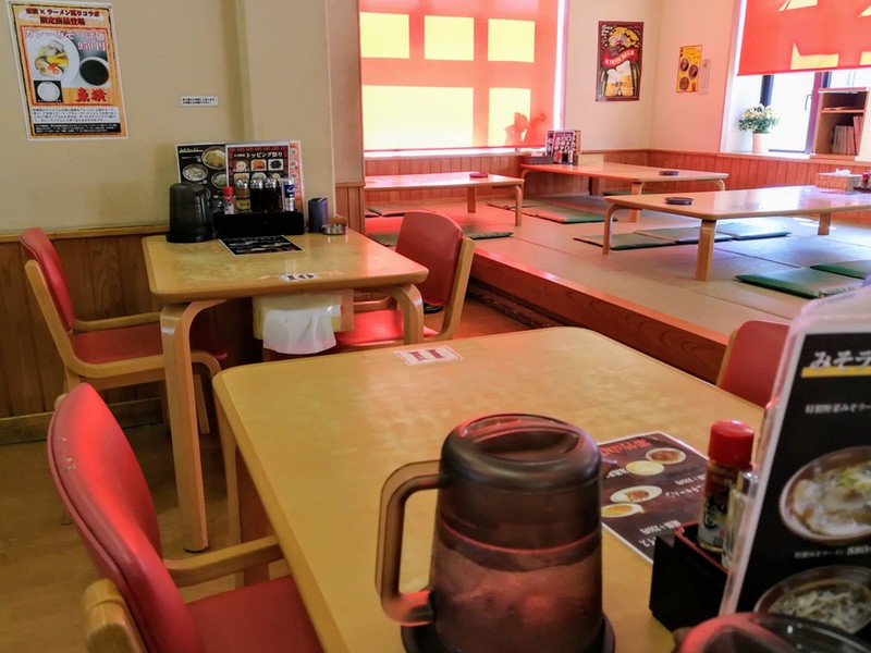 05テーブル席.jpg 05テーブル席