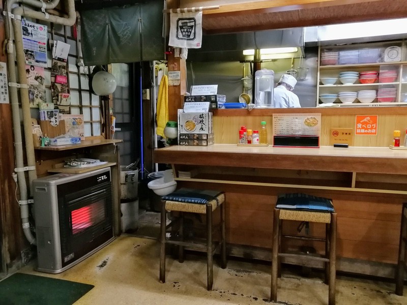 04カウンター席