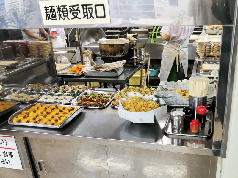 09麺類受取口.jpg 09麺類受取口