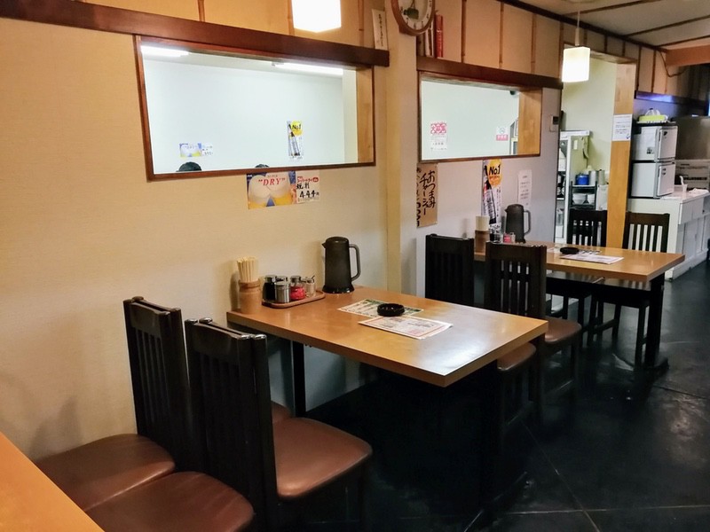 05テーブル席.jpg 05テーブル席