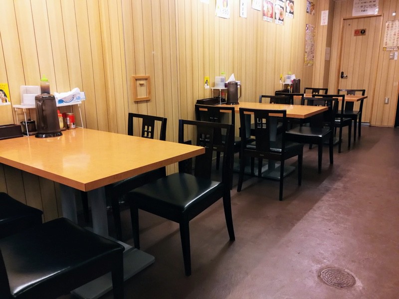 05テーブル席.jpg 05テーブル席