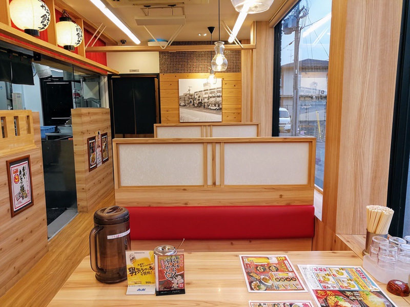 05テーブル席.jpg 05テーブル席