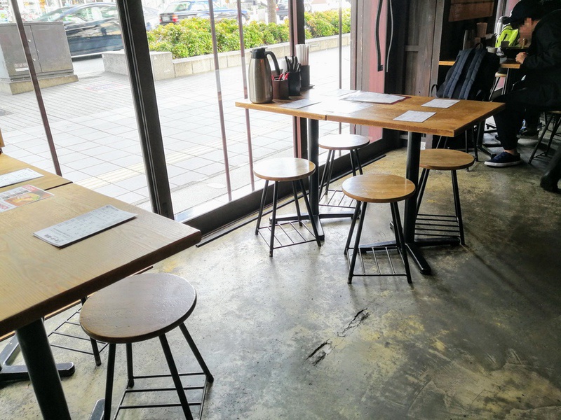 05テーブル席.jpg 05テーブル席