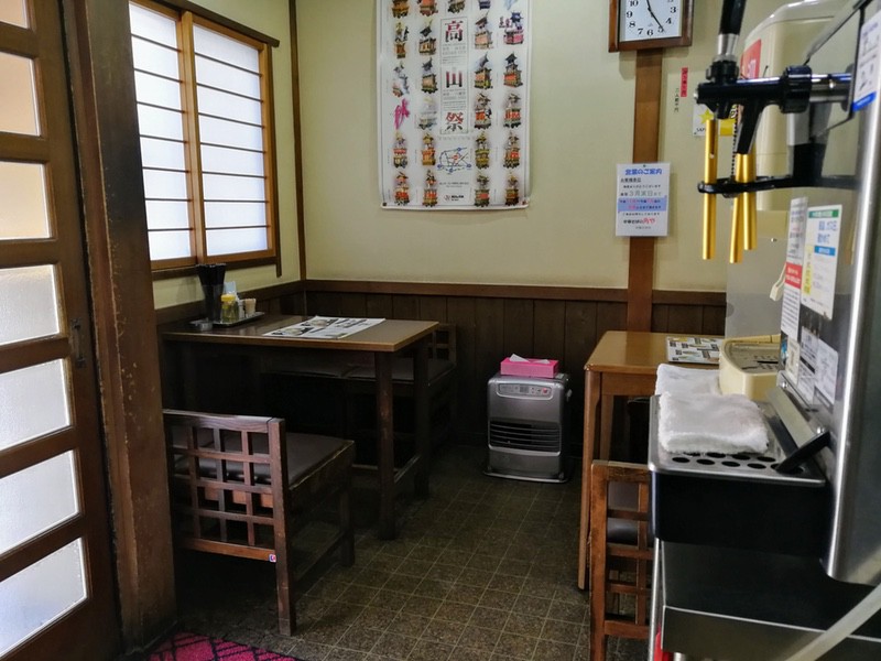 05テーブル席.jpg 05テーブル席