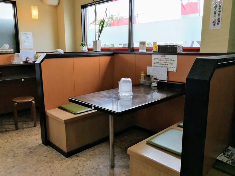 05テーブル席.jpg 05テーブル席