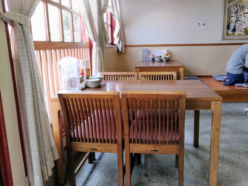 03テーブル席.jpg 03テーブル席