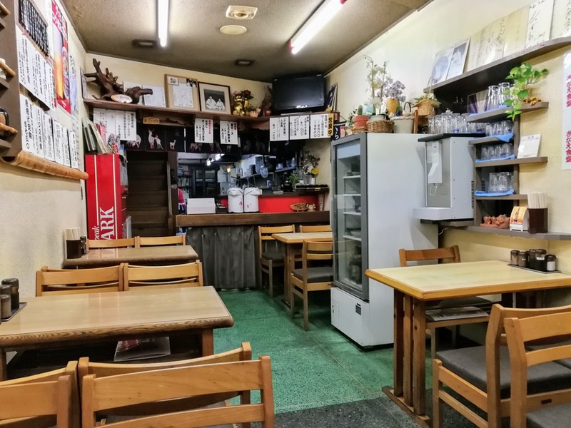 03テーブル席.jpg 03テーブル席