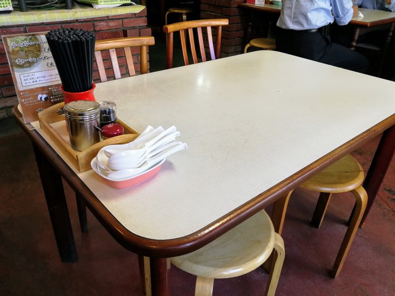 02テーブル席.jpg 02テーブル席