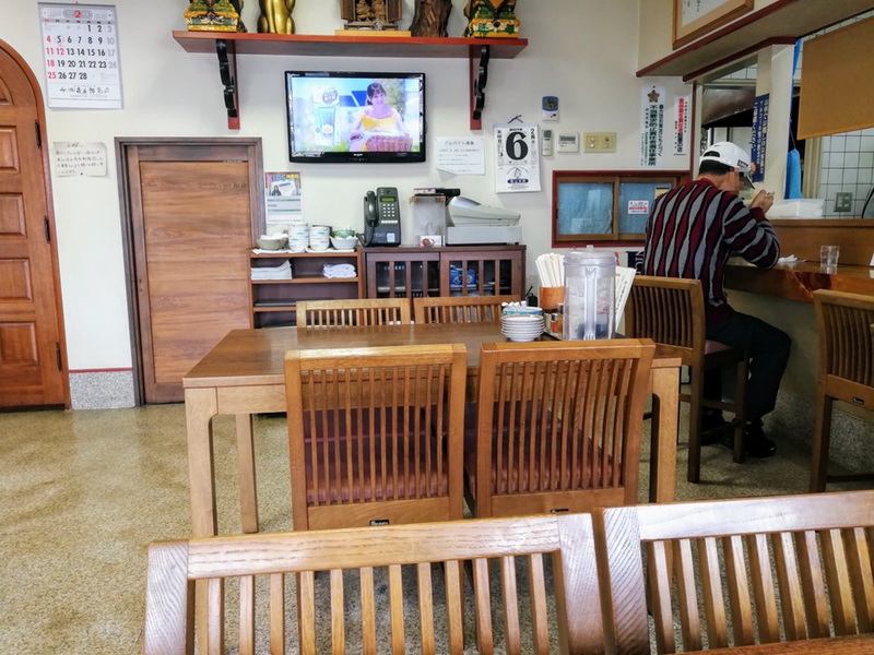 04テーブル席.jpg 04テーブル席