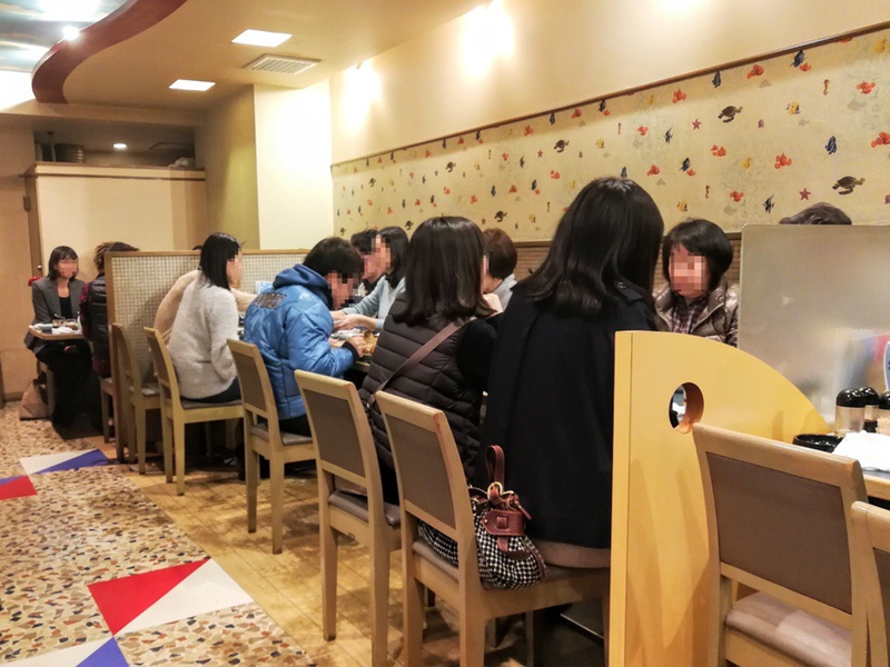 04テーブル席.jpg 04テーブル席