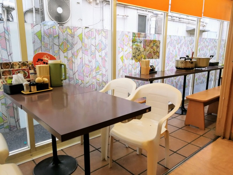 04テーブル席.jpg 04テーブル席