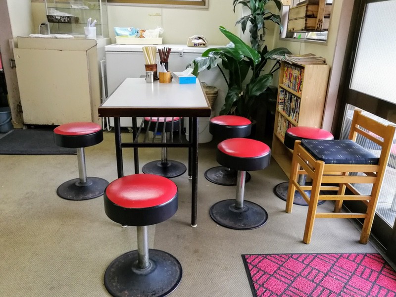 04テーブル席.jpg 04テーブル席