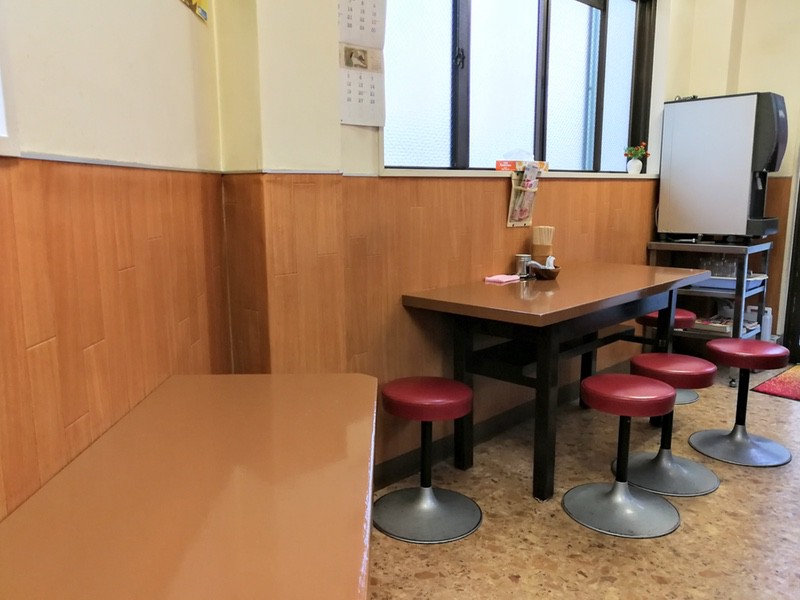 04テーブル席.jpg 04テーブル席