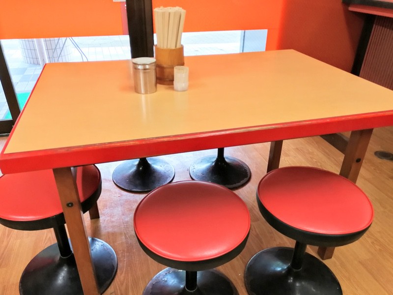 04テーブル席.jpg 04テーブル席