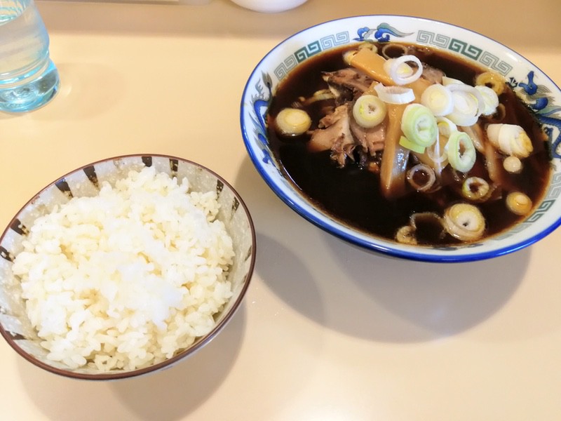 12富山ブラックラーメン並とご飯.jpg 12富山ブラックラーメン並とご飯