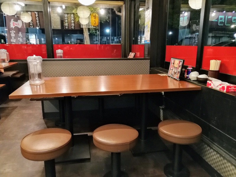 07テーブル席.jpg 07テーブル席
