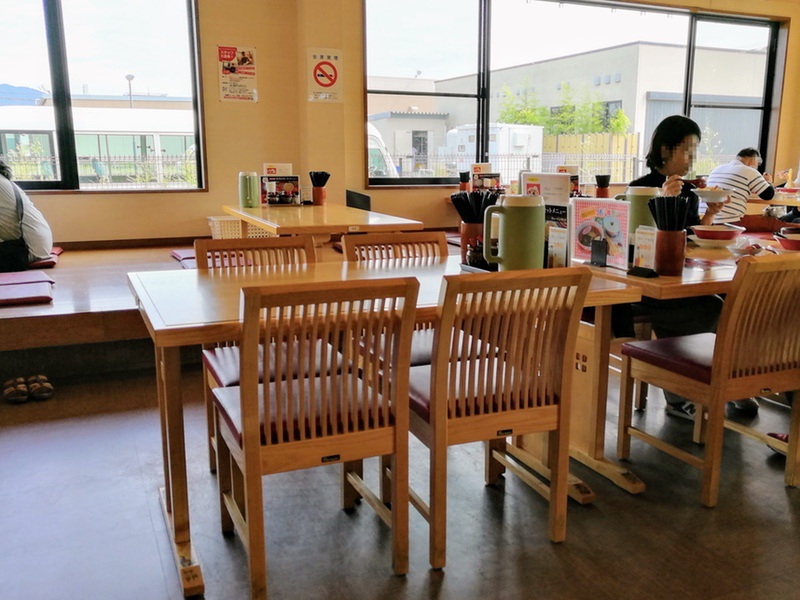 07テーブル席.jpg 07テーブル席