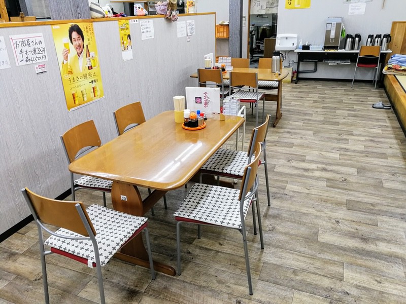 06テーブル席.jpg 06テーブル席