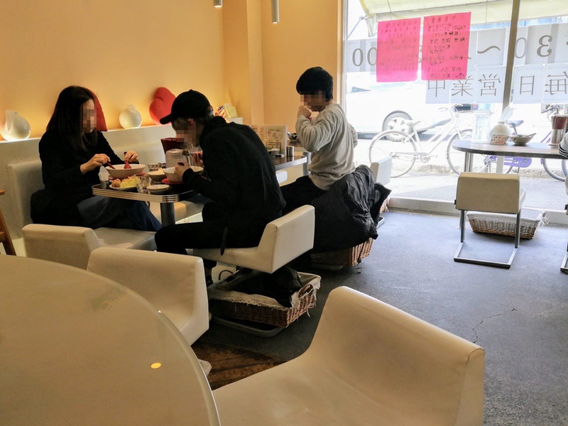 08テーブル席