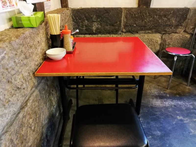 05テーブル席.jpg 05テーブル席