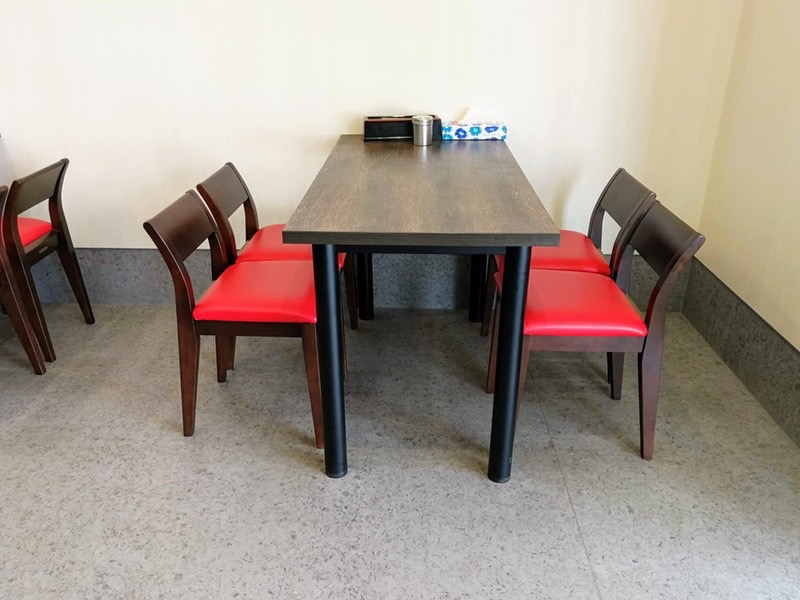 03テーブル席.jpg 03テーブル席