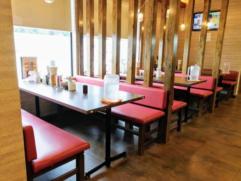 03テーブル席.jpg 03テーブル席