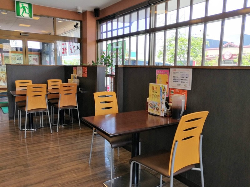 04テーブル席.jpg 04テーブル席