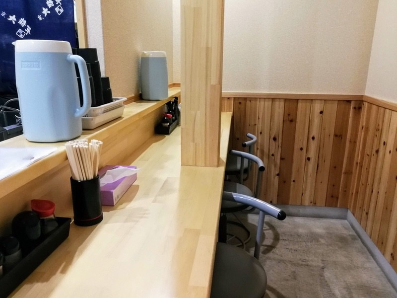 08カウンター席.jpg 08カウンター席