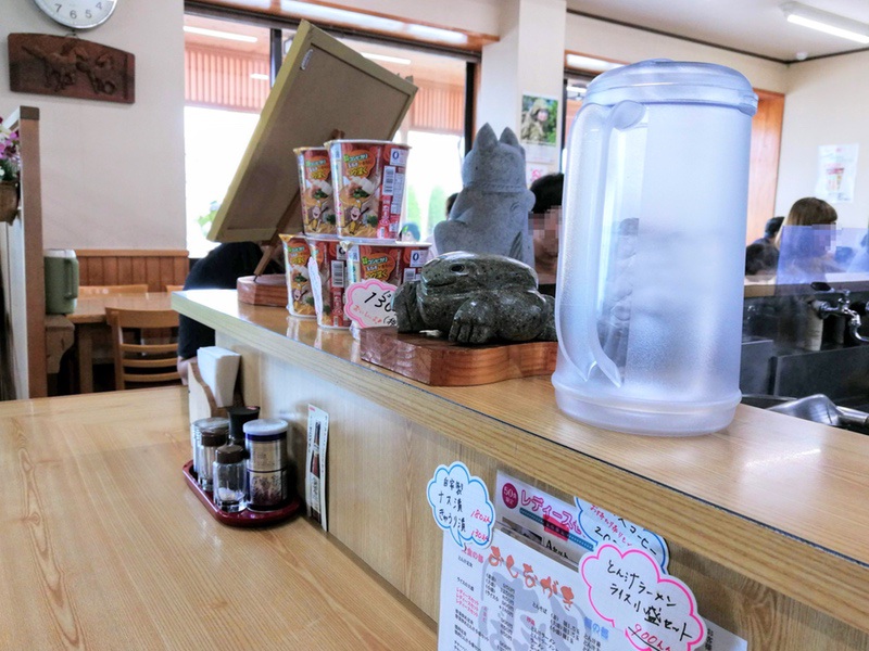 04カウンター席.jpg 04カウンター席