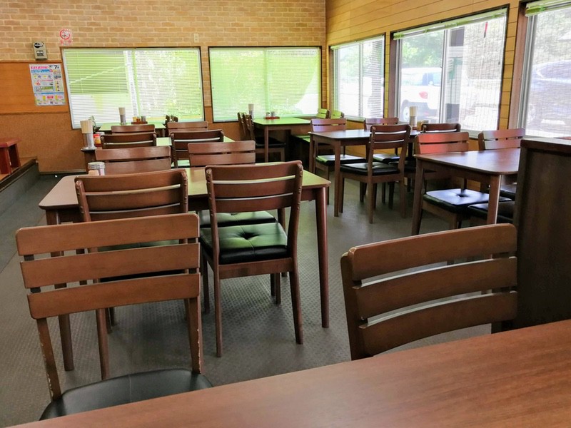 05テーブル席.jpg 05テーブル席