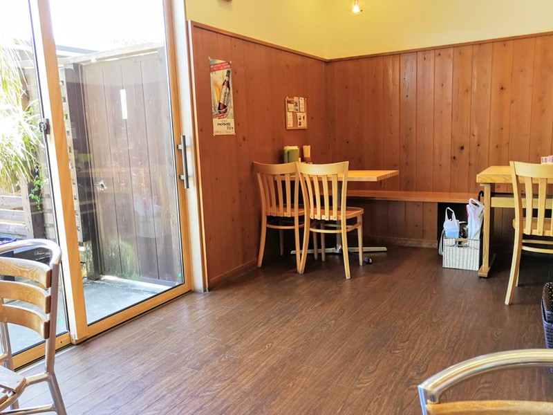 02テーブル席.jpg 02テーブル席