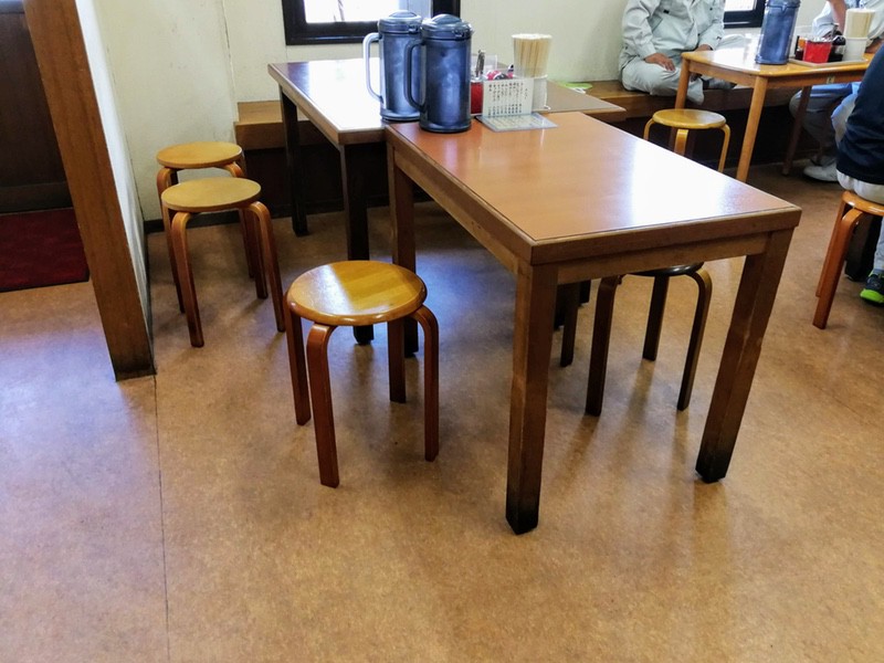 04テーブル席.jpg 04テーブル席