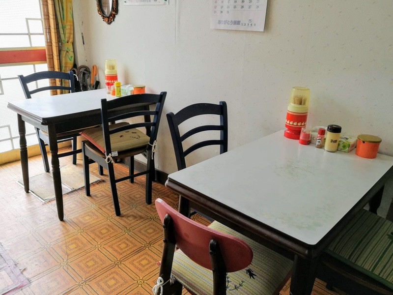 04テーブル席.jpg 04テーブル席